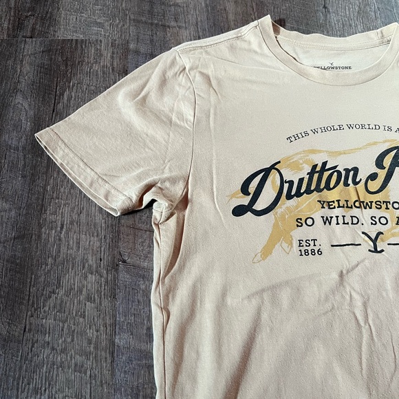 Yellowstone Dutton Ranch Small Tan T-Shirt - Picture 2 of 3